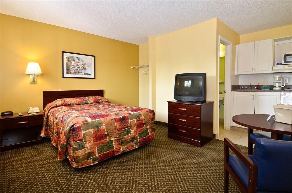 Suburban Studios Charlotte-Ballantyne Pineville Exterior foto