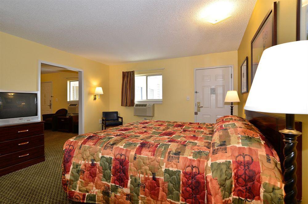 Suburban Studios Charlotte-Ballantyne Pineville Exterior foto